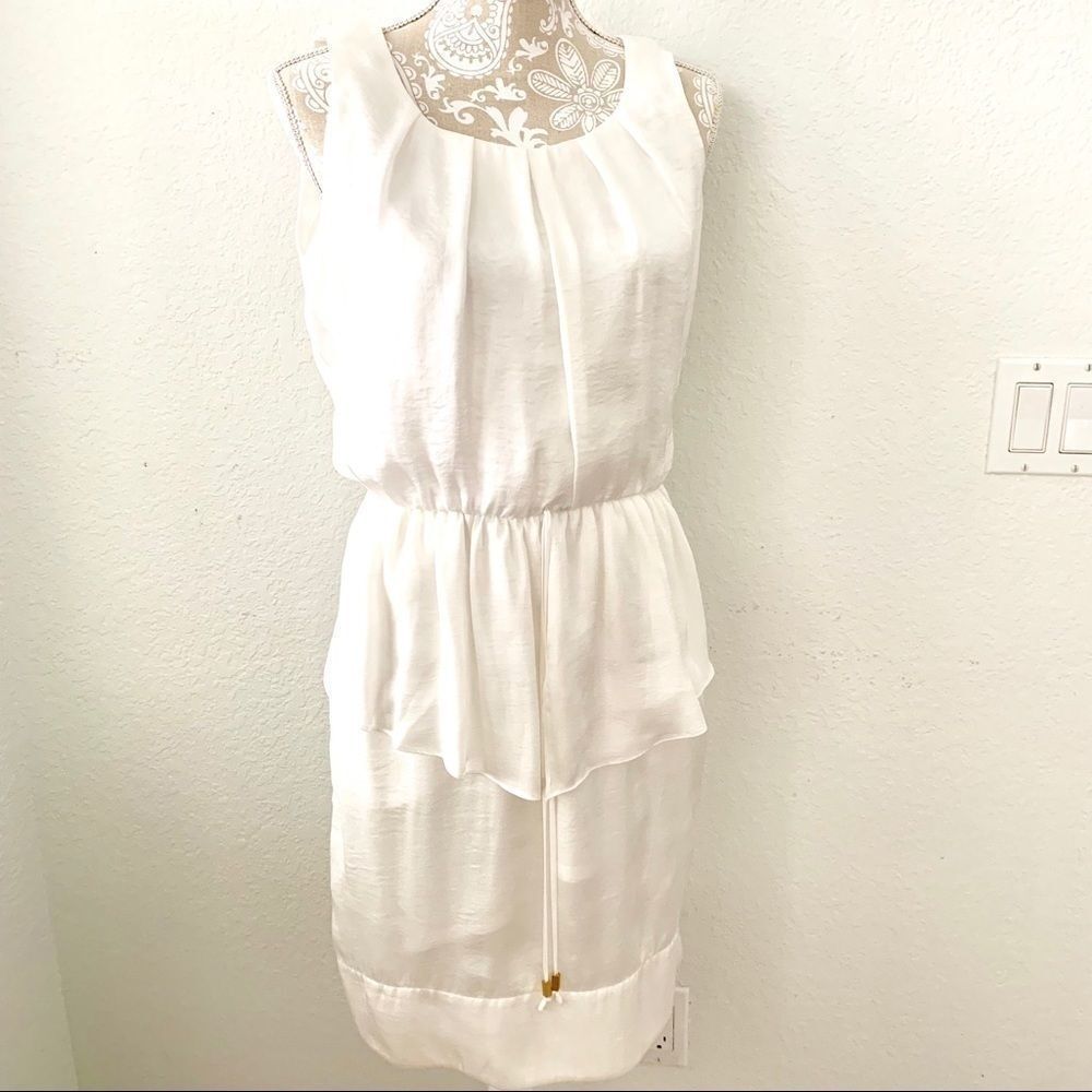 VINCE CAMUTO WHITE FLOWY DRESS